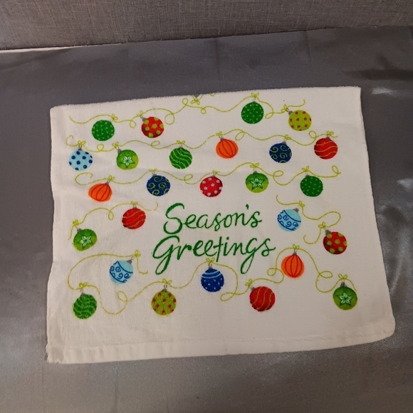 Kitchen‎ Hand Towel Christmas Seasons Greetings Ornaments Holiday Red Green Blue - Picture 3 of 3